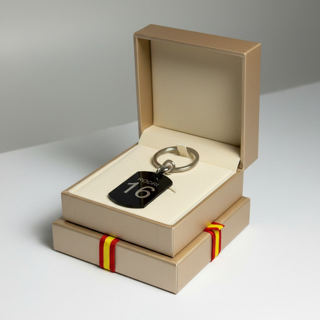 Llavero de color negro personalizable con dorsal y escudo de españa campeones del mundo por segunda vez. Dos estrellas. Empaquetado. 