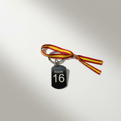 Llavero de color negro personalizable con dorsal y escudo de españa campeones del mundo por segunda vez. Dos estrellas.